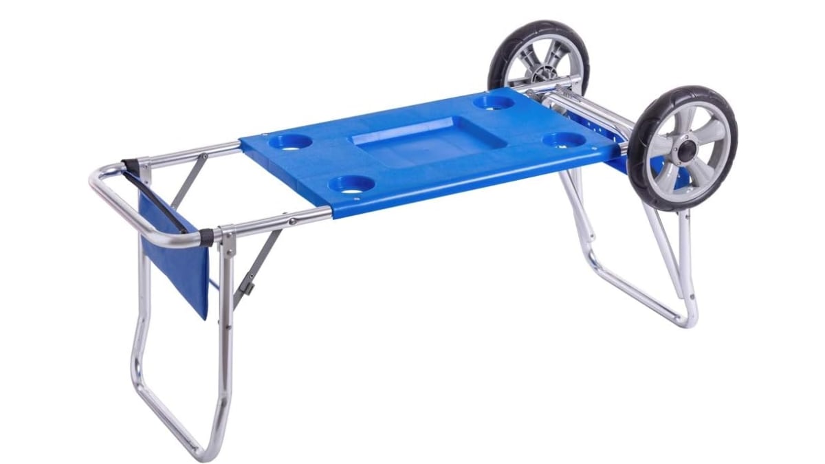 Este carro para la playa se puede usar como una mesa portátil.