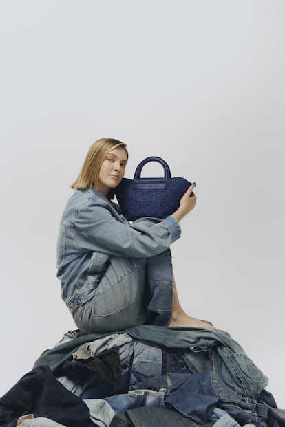 El tejido de los nuevos bolsos de TOUS Afterlife Denim proceden de residuos vaqueros a los que Infinite Denim da una segunda vida.