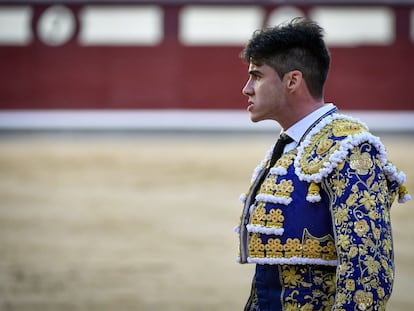 Borja Ximelis, durante la lidia del novillo en el que escuchó los tres avisos.