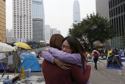 La inmensa mayoría de los estudiantes que aún permanecían acampados se habían retirado en las últimas horas, tras una vigilia final la pasada noche en la que participaron miles de personas.