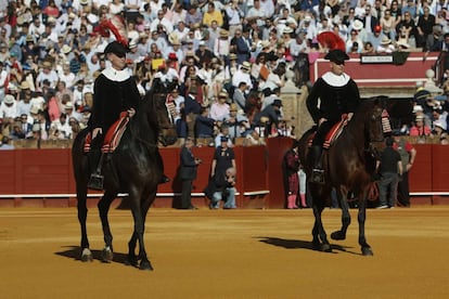 Paseíllo en la plaza de la Maestranza de Sevilla.