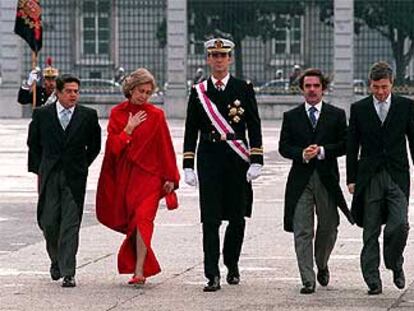 De izquierda a derecha, Federico Trillo, la reina Sofia, el príncipe Felipe, José María Aznar y Ángel Acebes, al llegar al acto de la Pascua Militar.