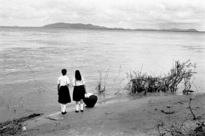 'Miércoles, 28. 8.15 horas. Caicara del Orinoco. Es la misma orilla'.