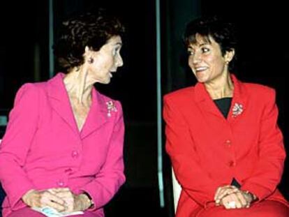 Paloma O'Shea y Anna Birulés.