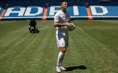 El brasileño Danilo el día de su presentación en el Santiago Bernabéu.