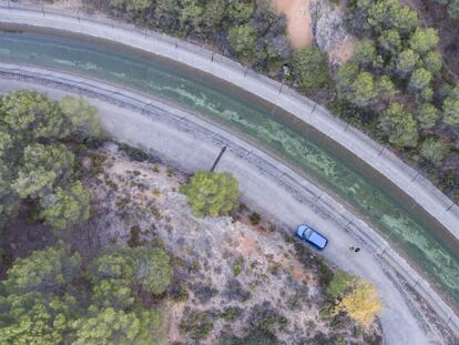 Vista a&eacute;rea desde un dron del acueducto del trasvase del Tajo al Segura en Almonacid de Zorita (Guadalajara) el pasado noviembre.