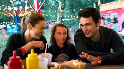 Fotograma de 'Todo saldrá bien' con James Franco, Lilah Fitzgerald y Marie-Josée Croze.