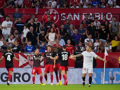 Mikel Vesga celebra el gol del empate del Athletic ante el  Sevilla.