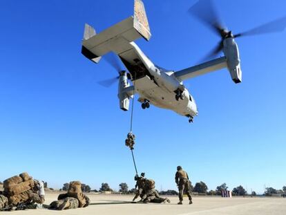 Marines americanos durante unos ejercjicien en  la Base A&eacute;rea de Mor&oacute;n, Espa&ntilde;a, 6 de diciembre de 2013.  