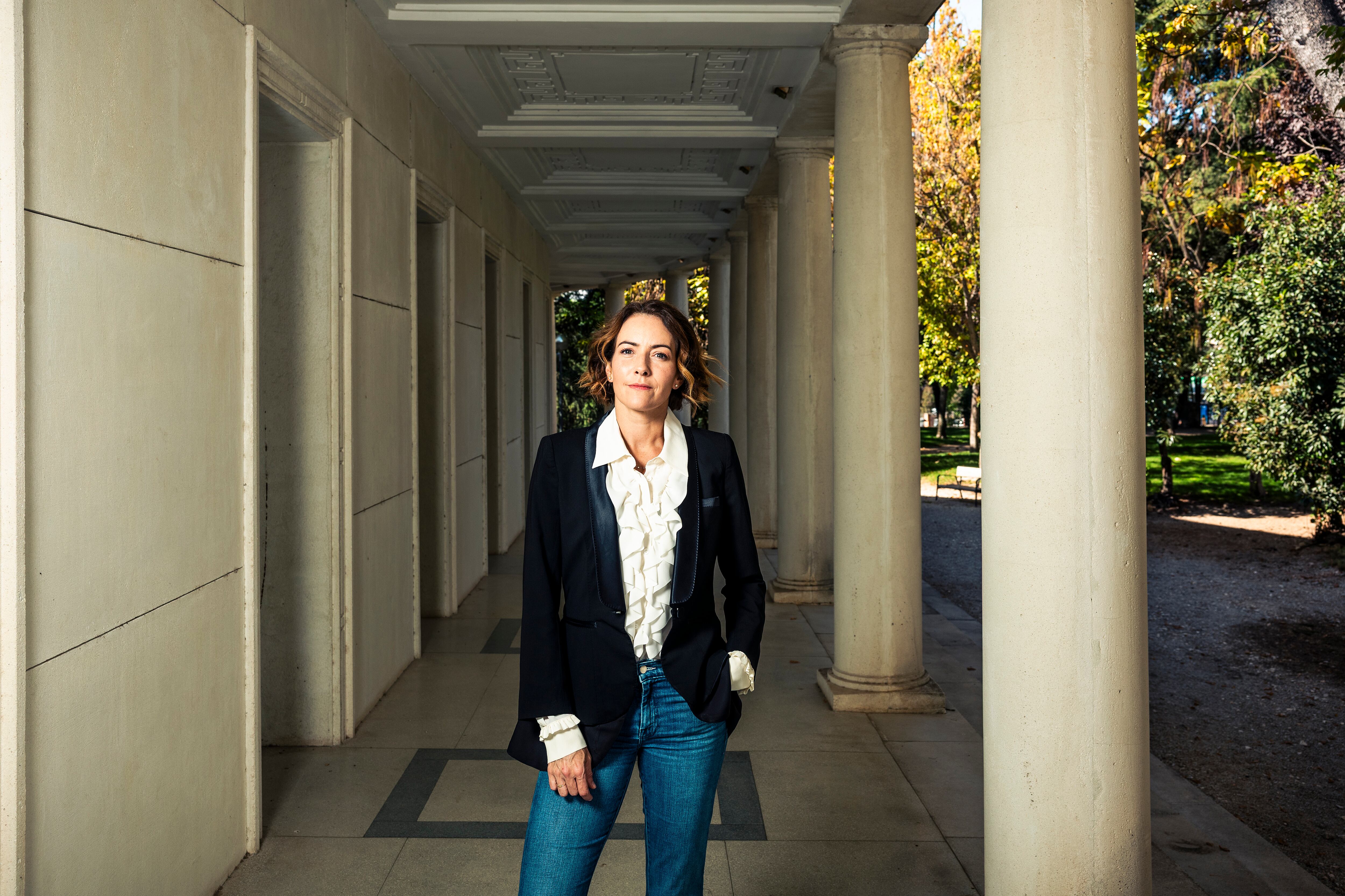Alondra de la Parra, directora de orquesta mexicana, a las puertas de la sede de la Orquesta de la Comunidad de Madrid.