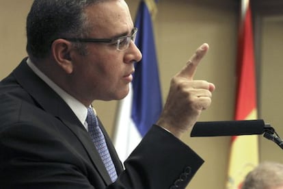 El presidente de El Salvador, Mauricio Funes, en una reunión con empresarios españoles.