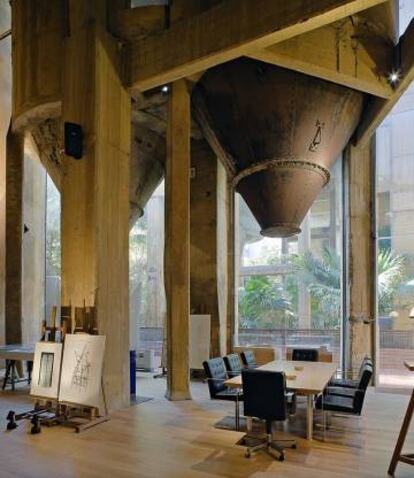 L’espai La Catedral, a La Fàbrica, l’antiga cimentera de Sant Just Desvern on Ricardo Bofill va instal·lar el seu taller el 1975. 