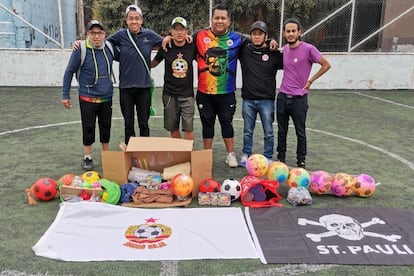 Javier Saldaña Izquierdo (second to last from left to right) along with other members of the Mexican St. Pauli bloc before giving away soccer balls at a charity event in Tlatelolco (Mexico City).
