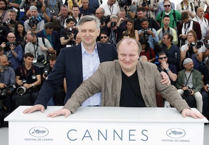 El director Sergei Loznitsa y el actor Boris Kamorzin asisten al photocall de la película 'Donbass'.
