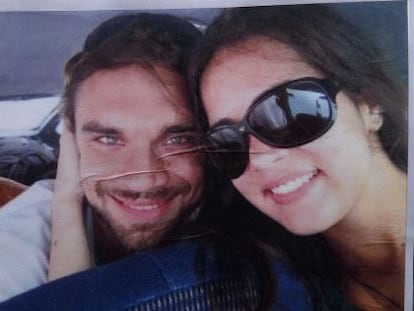 Foto de Mónica Spear y su exmarido en una pancarta de una manifestación en protesta por el asesinato, el miércoles, en Caracas.