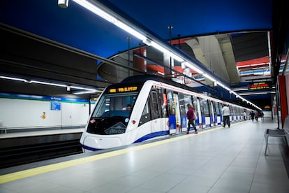 Unidad de CAF en el Metro de Madrid.