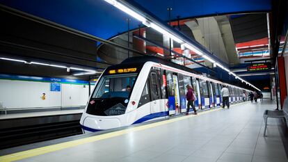 Unidad de CAF en el Metro de Madrid.