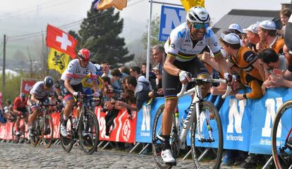 Valverde, por delante de Kristoff, en el Paterberg del pasado Tour de Flandes.