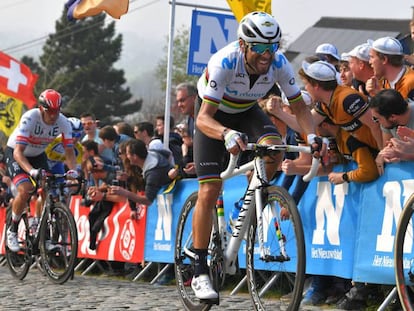 Valverde, por delante de Kristoff, en el Paterberg del pasado Tour de Flandes.