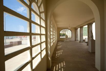 Interior de la Vil·la Casals, frente a la playa de Sant Salvador.