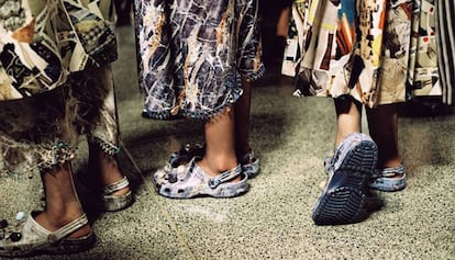 Detalle las Crocs Fashion de Christopher Kane.