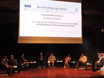 Mesa redonda celebrada durante el congreso de la Seimc en Málaga, en la que se discutió sobre la creación de la especialidad de enfermedades infecciosas.