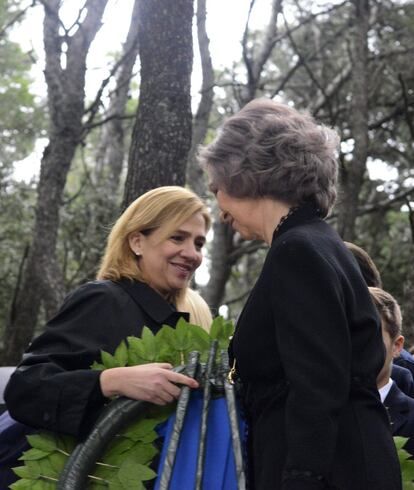 La reina Sofía junto a la infanta Cristina.