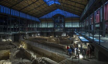 Visita nocturna al interior del recinto histórico del Born.