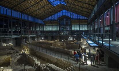 Visita nocturna a l'interior del recinte històric del Born.