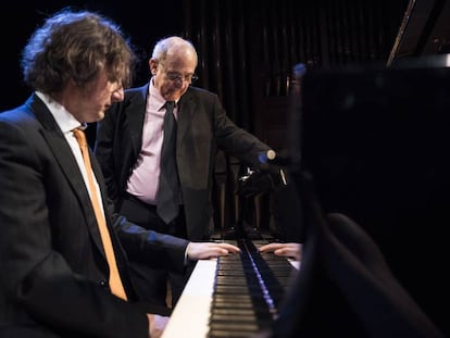 Francesco Libetta al piano con el actor Emilio Gutiérrez Caba ejerciendo como narrador en la primera sesión del ciclo de conciertos dedicados a Proust.