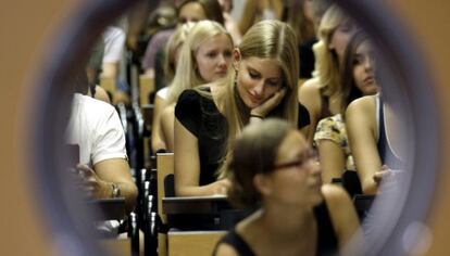 Estudiantes en un aula de la Universidad Complutense. 