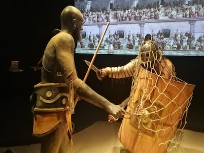 Recreación de una lucha de gladiadores en la exposición del Museo Arqueológico de Alicante.