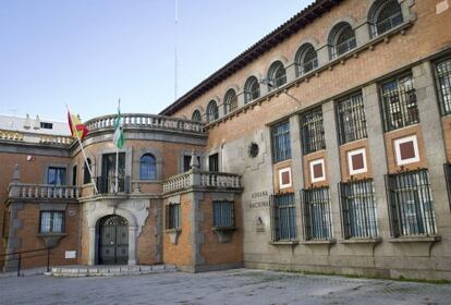 The customs building in Huelva that was raided by thieves on New Year&#039;s Eve.