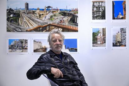 Xavier Mariscal, junto a obras de su exposición 'Luz de Valencia'.