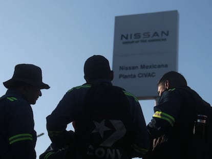 Trabajadores se reunieron fuera del Sindicato Independiente este miércoles.