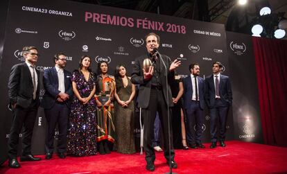 Los actores de la serie ‘Aquí en la tierra’, en los Premios Fénix 2018.