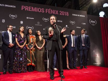 Los actores de la serie ‘Aquí en la tierra’, en los Premios Fénix 2018.