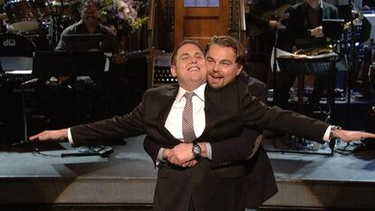 Jonah Hill y Leonardo DiCaprio recrean irónicamente en 'Saturday Night Live', en enero de 2014, la más famosa escena de 'Titanic'.