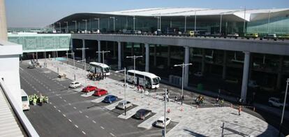 La vista frontal. La nueva terminal del Prat, vista desde la entrada de llegadas.