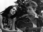 WASHINGTON D.C. - AUGUST 28: Folk singers Joan Baez and Bob Dylan perform during a civil rights rally on August 28, 1963 in Washington D.C. (Photo by Rowland Scherman/National Archive/Newsmakers)