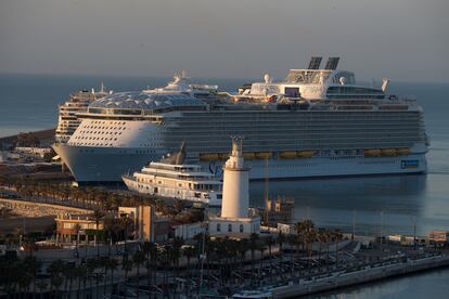 Primera escala del Wonder of the Seas, el crucero más grande del mundo, propiedad de Royal Caribbean en el puerto de Málaga,