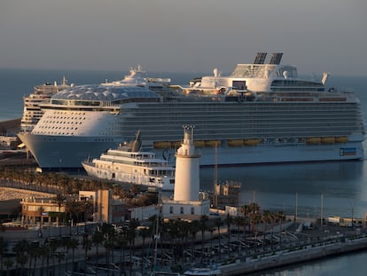 Primera escala del Wonder of the Seas, el crucero más grande del mundo, propiedad de Royal Caribbean en el puerto de Málaga,