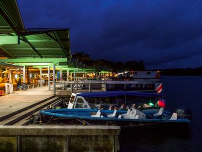 Muelle de Tortuguero, un pueblo de la costa caribeña de Costa Rica accesible solo en barco o avión.