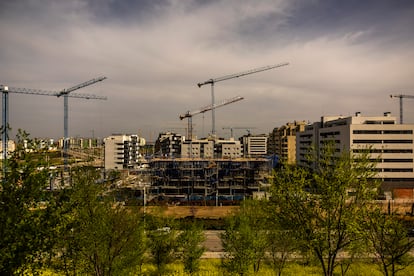 Obras para la construcción de nueva vivienda en El Cañaveral, Madrid.