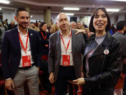 Los candidatos a suceder al secretario general del PSPV-PSOE, Ximo Puig, el secretario general del PSPV-PSOE en la provincia de Valencia, Carlos Fernández Bielsa (i), y Alejandro Soler (c), y la ministra de Ciencia, Diana Morant, durante el Comité Nacional de los socialistas valencianos de este sábado en Valencia.