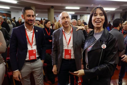 Los candidatos a suceder al secretario general del PSPV-PSOE, Ximo Puig, el secretario general del PSPV-PSOE en la provincia de Valencia, Carlos Fernández Bielsa (i), y Alejandro Soler (c), y la ministra de Ciencia, Diana Morant, durante el Comité Nacional de los socialistas valencianos de este sábado en Valencia.