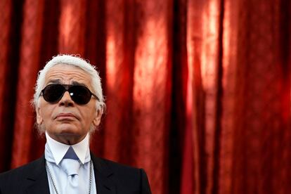 El diseñador Karl Lagerfeld durante la entrega de la Cruz de la Legión de Honor en el Palacio del Eliseo, el 3 de junio de 2010.