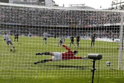 Ayoze marca de penalti