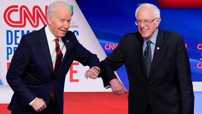Sanders y Biden, durante el debate de este domingo.