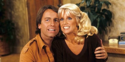 Suzanne Somers junto a John Ritter en 'Apartamento para tres'.